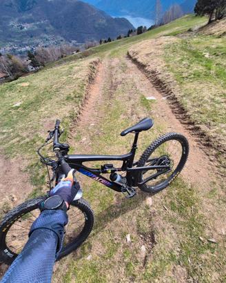 Santa cruz  nomad carbon