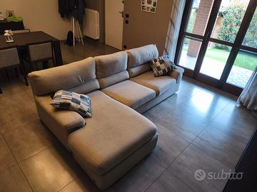 Divano con chaise longue