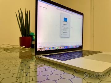 MacBook Pro 13" 2017 – schermo e batteria nuovi