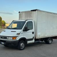 IVECO CON PEDANA IDRAULICA E ARIA CONDIZIONATA! SU