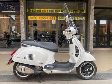 Piaggio Vespa 300 GTS anno 2017 km 11000 COME NUOV