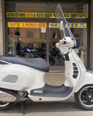 Piaggio Vespa 300 GTS anno 2017 km 11000 COME NUOV