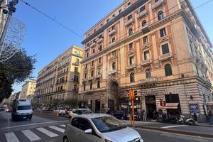 3 LOCALI A NAPOLI