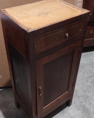 Comodino in legno 900