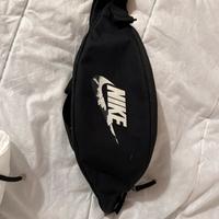 Marsupio Nike capiente