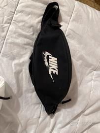 Marsupio Nike capiente