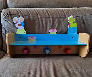 Mensola per stanzetta e grucce abiti