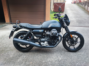 Moto Guzzi v7 Stone