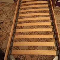 Letto singolo in legno