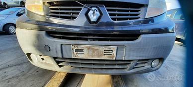 RENAULT TRAFIC 2006 - PARAURTI ANTERIORE