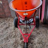 salatore,sabbia, concime trattore 