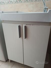 Mobile lavatoio in resina con tavoletta