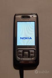telefono cellulare Nokia E 65 con carica batterie 