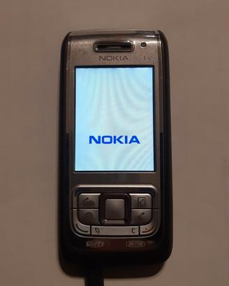 telefono cellulare Nokia E 65 con carica batterie 