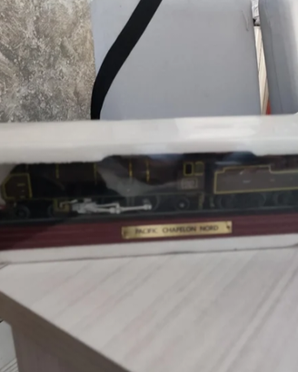 Grande modellino trenino con scatola