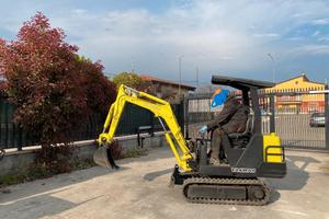 E139 Mini escavatore 17 q Yanmar B17