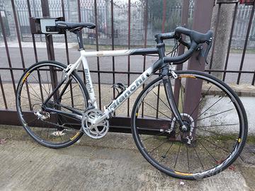 bici da corsa bianchi