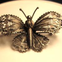 Spilla farfalla in filigrana d'argento 800