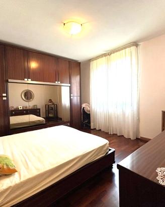 Camera matrimoniale completa vintage legno