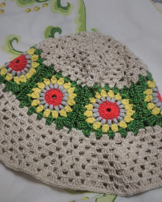 Cappello pescatora girasoli uncinetto