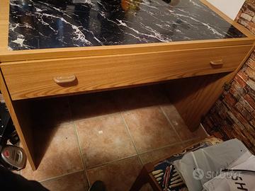 Scrivania in colore ciliegio