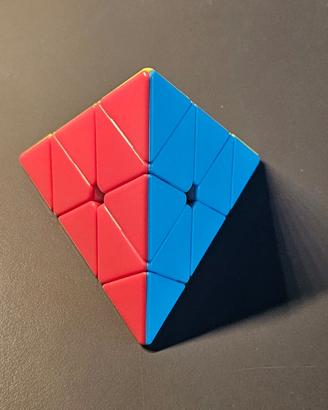Cubo di rubino piramide pyraminx