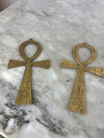 Coppia di Croci Egizie Ankh in Ottone Inciso