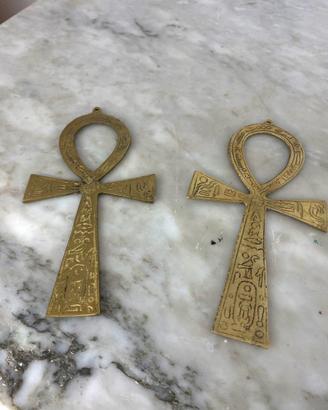 Coppia di Croci Egizie Ankh in Ottone Inciso