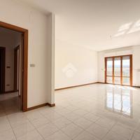 4 LOCALI A ASCOLI PICENO
