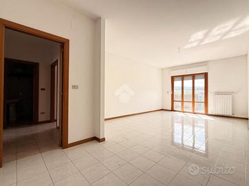 4 LOCALI A ASCOLI PICENO