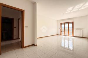 4 LOCALI A ASCOLI PICENO