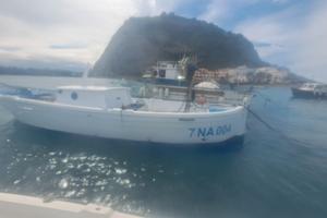 Barca con licenza da pesca