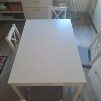 tavolo bianco in legno