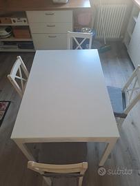 tavolo bianco in legno