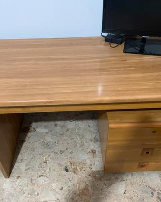 Scrivania e cassettiera