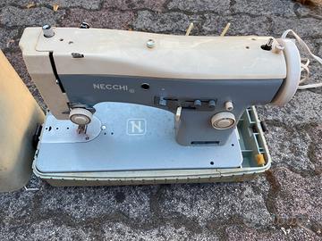 Macchina da cucire vintage necchi 513