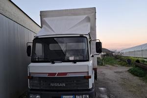 Camion Nissan 70 09