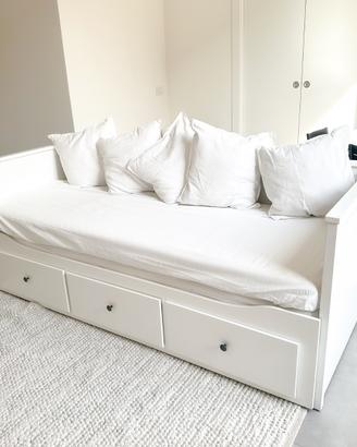 Divan letto Ikea con due materassi pari al nuovo