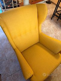 Poltrona Strandom Ikea gialla + poggia piedi