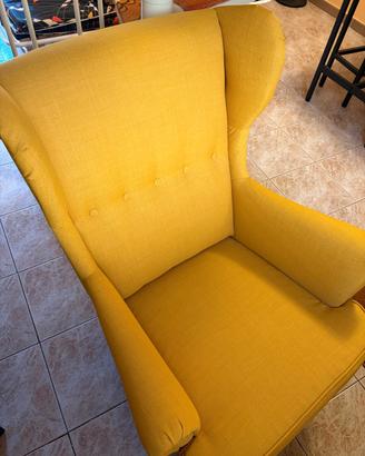 Poltrona Strandom Ikea gialla + poggia piedi