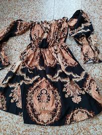Vestito con maniche spalle scoperte