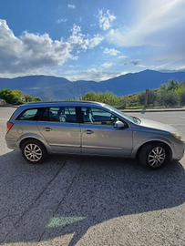 Opel astra sw del 2005 150cv con gancio di traino