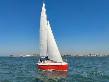 Barca a vela Micro challenger