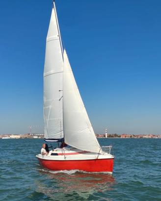 Barca a vela Micro challenger
