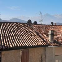 Casa tra le colline di montagna