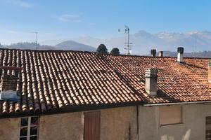 Casa tra le colline di montagna