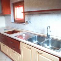 cucina  con ante in ciliegio 
