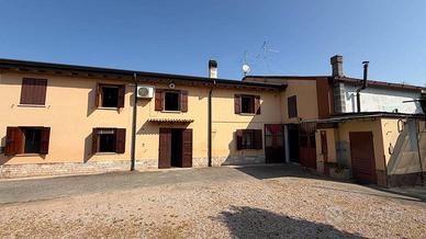 CASA AD ANGOLO CON GIARDINO A SORGA'
