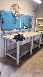 Banco in metallo con Morsa 