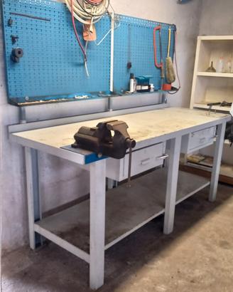 Banco in metallo con Morsa 